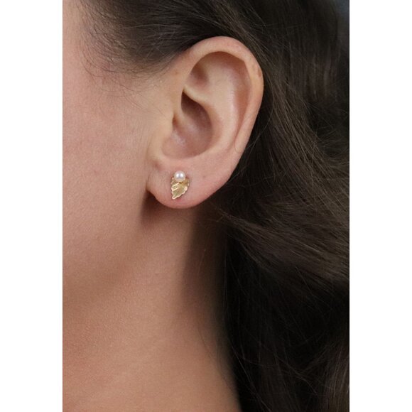 14k Yellow Gold Freshwater Seed Pearl Leaf Earrings Stud Post 3/8" x 1/4" - Picture 4 of 9